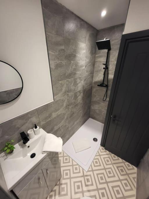 Beautiful Flat On Breck Road Leilighet Liverpool Eksteriør bilde